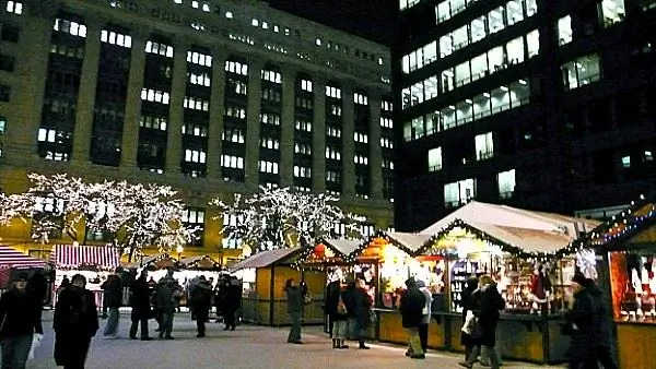 Рождественские елки Plaza Christkindlmarket Рождественские елки Plaza Christkindlmarket
