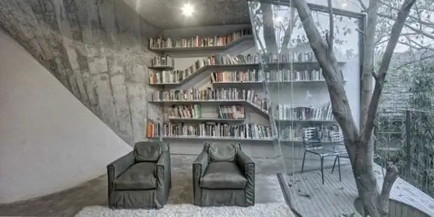 превосходный интерьер с асимметричным книжным шкафом превосходный интерьер с асимметричным книжным шкафом