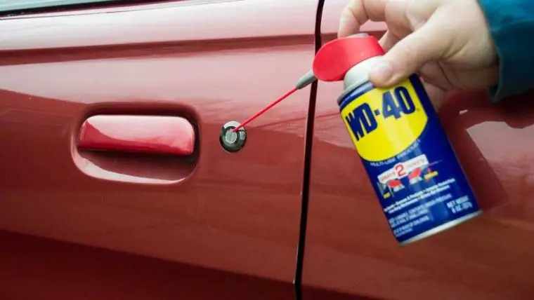 использовать-wd40-открытый-автомобиль-дверной-замок