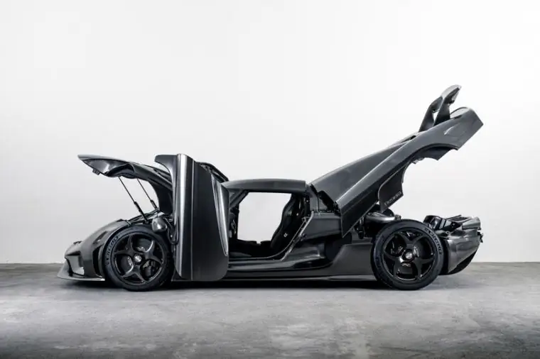 черный гиперкар от koenigsegg черный гиперкар от koenigsegg