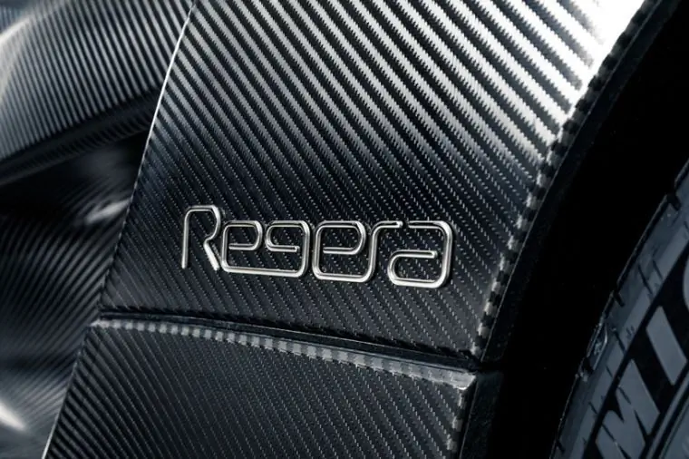 модель koenigsegg regera из углеродного волокна модель koenigsegg regera из углеродного волокна