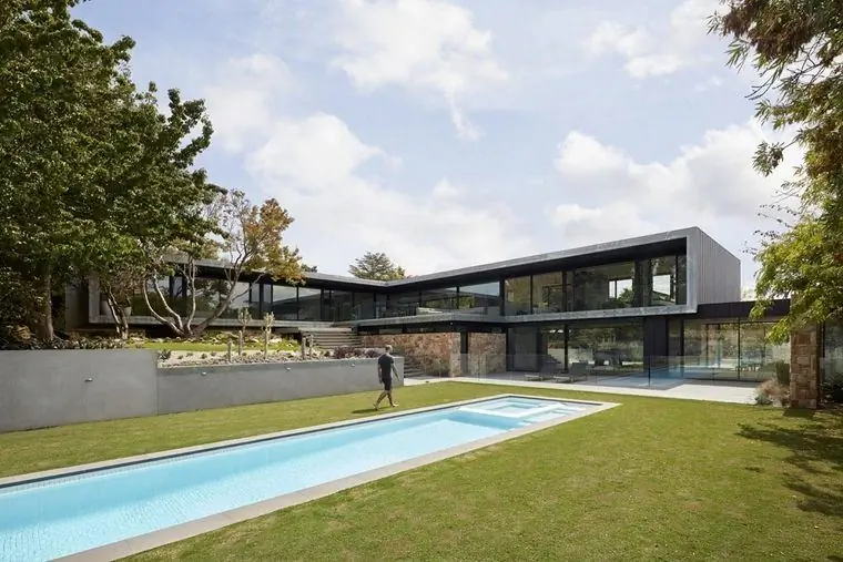 Moat's Corner House, вид на бассейн, дневной вид