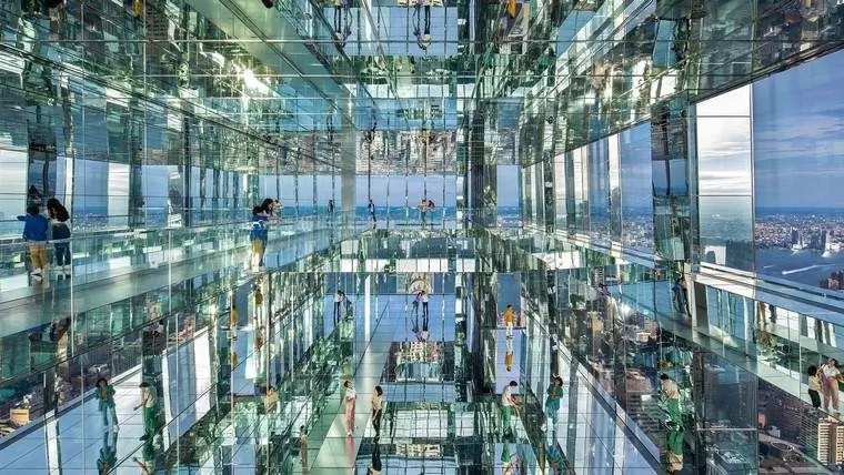 Гипнотический калейдоскоп, созданный дизайнером Kenzo Digital в воздухе Нью-Йорка
