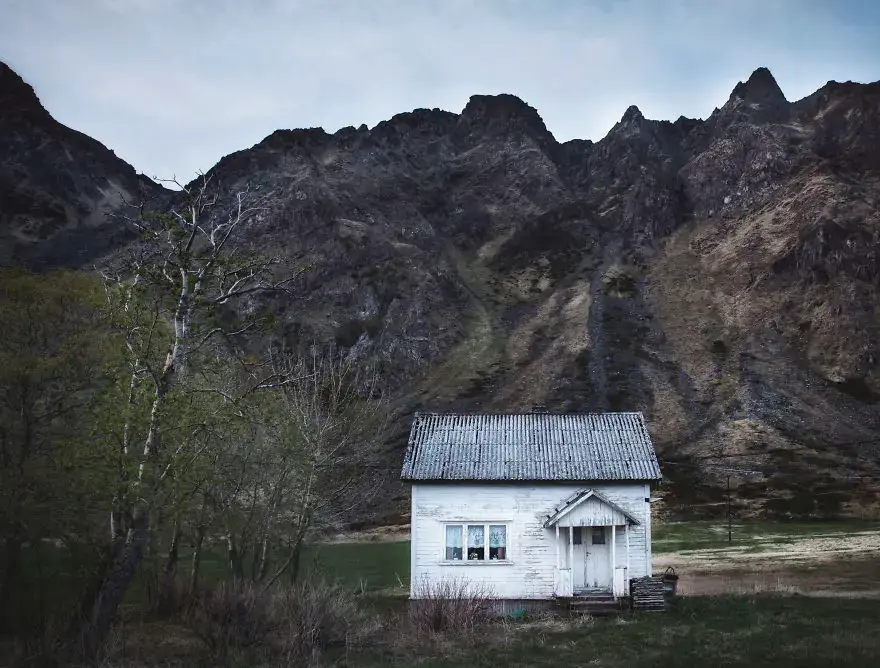 Фотограф Бритт Мари удивительно запечатлела заброшенные дома в Скандинавии