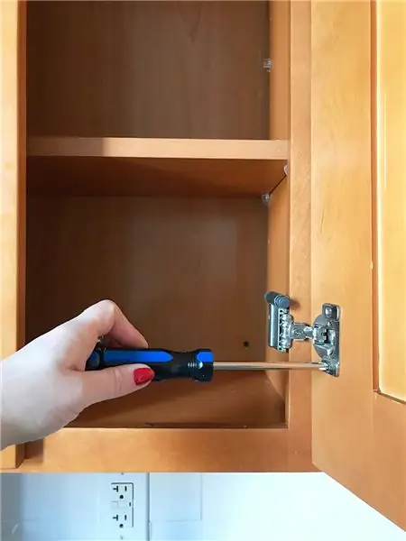 Откручивание дверей шкафа Откручивание дверей шкафа
