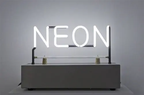 NEON: The Charged Line отмечает самые известные неоновые произведения искусства во всем мире