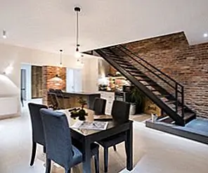Apartment Remodel раскрывает свою историю и восстанавливает ее очарование