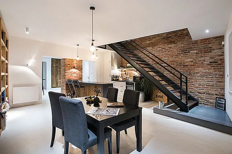 Apartment Remodel раскрывает свою историю и восстанавливает ее очарование