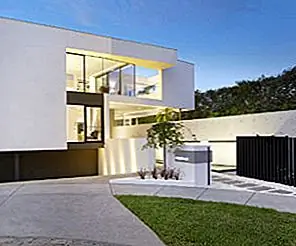 Spectacular Residence соединяется с небом через пустоты
