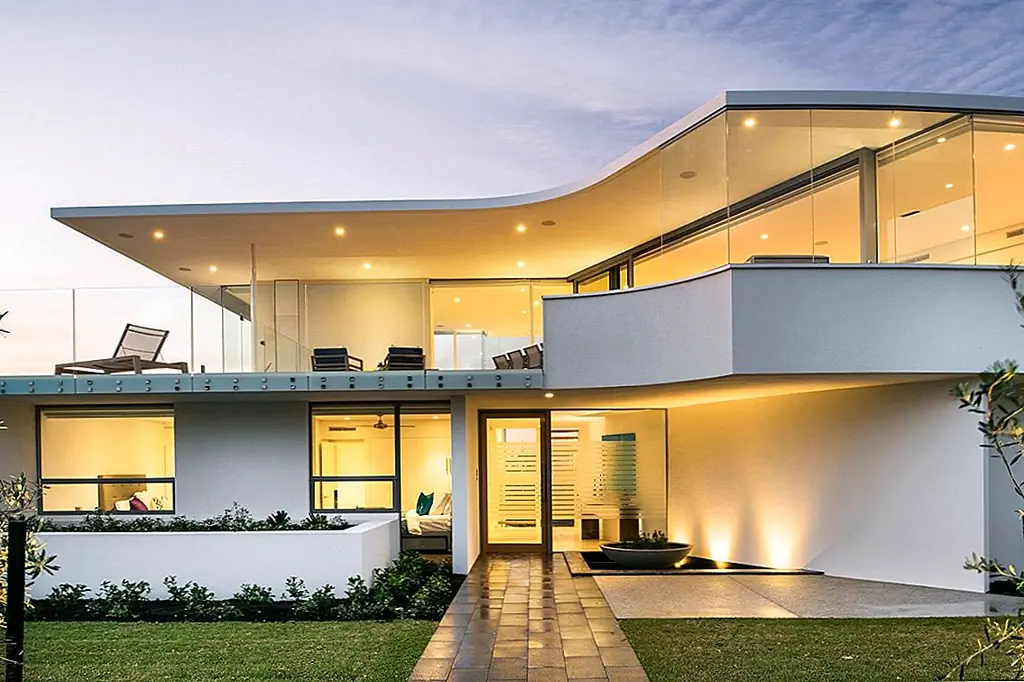 Резиденция была спроектирована архитекторами Cambuild & Banham Architects. Это двухуровневые структуры, которые объединяют внутренние пространства и окружающий ландшафт, образуя одно удивительное отступление. Самым зрелищным является верхний этаж, который почти полностью открыт для взглядов.