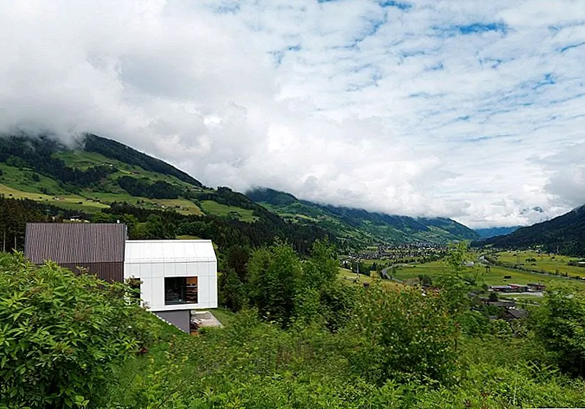 Mountain Retreat Mimics Пейзаж вокруг него