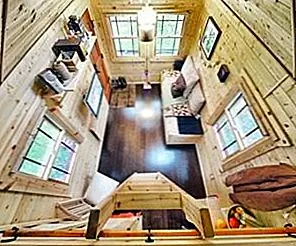Tiny Tack House - деревянный мобильный дом, построенный на трейлере