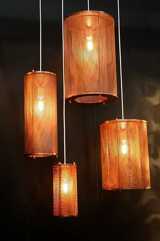 Потолочный дисплей Blackbody OLED состоит из того, что - органические светодиоды, OLED, для краткости. То, как они создают свет, отличается и с этими отдельными огнями, вы можете легко сразу же нажать верхний источник. Этот потолочный светильник «Дождь» - это классный дизайн, который по-настоящему выглядит, когда идет дождь.