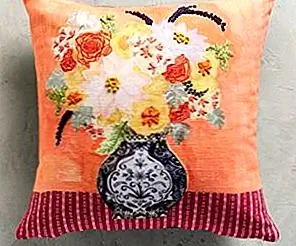 25 Throw Pillows: Spring Edition