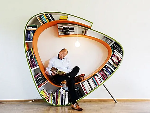 Еще одна очень интересная статья - стул Bookwork от Atelier010. Он имеет уникальную форму, которая делает его незабываемым и позволяет пользователю комфортно сидеть и, в то же время, хранить немало книг. Такое сочетание функций придает креслу особенно привлекательный вид.