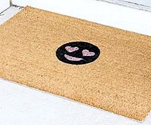 DIY Heart Eye Emoji Doormat DIY Heart Eye Emoji Doormat