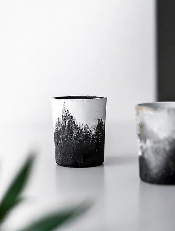 Эти Handmade Design Containers идеально подходят для использования в качестве держателей для свечей, плантаторов или стационарных чашек - независимо от того, где вы их размещаете, они наверняка будут светиться!