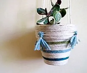 DIY Простая пряжа, обернутая висячим плантатором DIY Простая пряжа, обернутая висячим плантатором