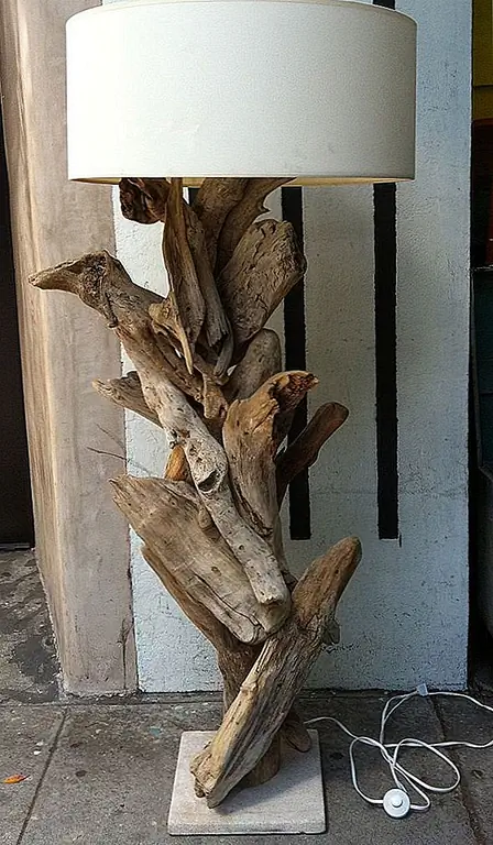 Лампы Driftwood, которые приносят пляж и лес в ваш дом