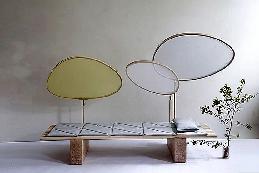 Благодаря минималистскому и, в то же время, футуристическому дизайну, Timber Daybed студии Chmara Rosinke разделяет несколько элементов, общих с японским дизайном и архитектурой. Гармония, установленная между массивными деревянными блоками, которые образуют основу и свободную форму, регулируемые элементы акцента, придает изделию определенную легкость и особую харизму.