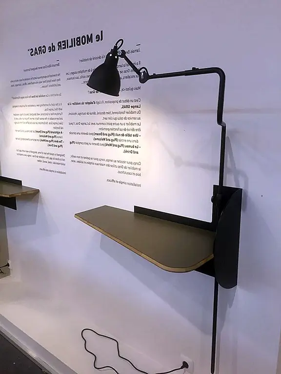 Некоторые полки имеют дополнительные функции или аксессуары. Например, Lampe Gras представляет интересную комбинацию между полкой и лампой. Это позволяет ему выполнять функции, которые не могут выполнять другие полки. Установите это в спальне, и он будет служить тумбочкой или положить его в другую комнату и использовать в качестве небольшого стола для небольших задач. Его также можно использовать на прихожей или в кухнях и столовых, где он может служить мини-стойкой или баром. Полка можно легко установить везде, где есть настенная розетка. Его можно даже комбинировать с другими элементами акцента.