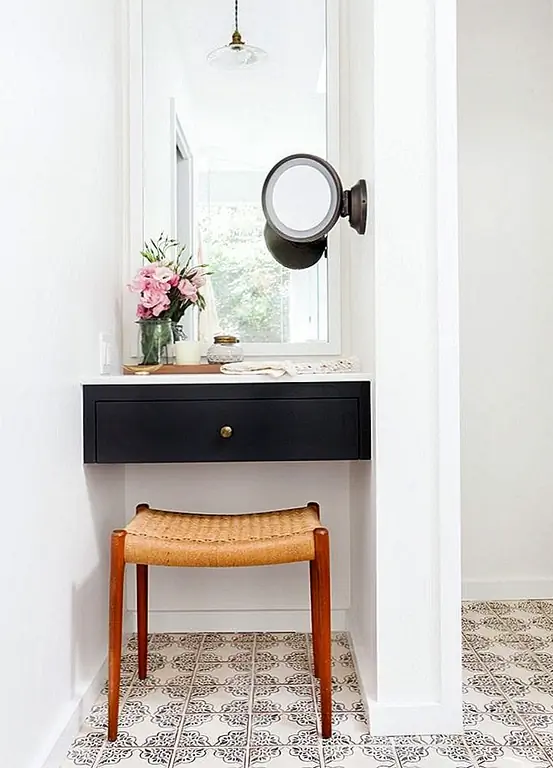 Vanity Stool - аксессуар, который завершает взгляд