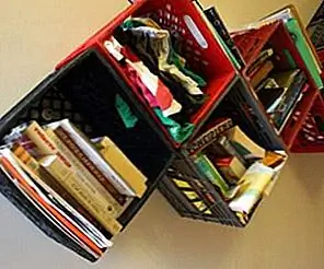 Изолированный блок для хранения на стене из молочных ящиков
