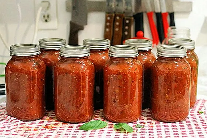 Когда вы думаете о сохранении своей продукции в саду, первое, что приходит на ум, вероятно, консервирует. И это хорошее место для ума! Консервирование - относительно простой способ максимально использовать ваши продукты, но вы должны быть уверены, что делаете это правильно. Большинство людей, которые используют этот метод сохранения сегодня, используют консервирование водяной бани.