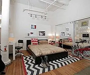Как Mirrored Closet Doors может улучшить красоту вашего дома