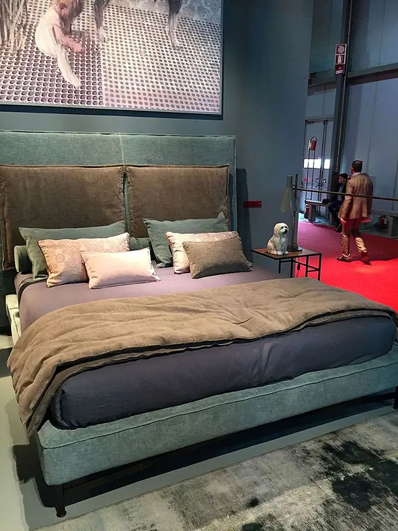 Точно так же Dusk Restoration Hardware Dusk - приглушенный, сложный серо-синий, который слегка прижался к синему спектру, чем другой серый блюз. Тень достаточно мягкая, что она может работать почти как нейтральная. Почти. Но в сочетании с другими нейтралами цвет становится прекрасной гармоничной нитью, которая объединяет все вместе. Он свежий, не чувствуя зла, восхитительный, не переусердствуя. Точно так же Dusk Restoration Hardware Dusk - приглушенный, сложный серо-синий, который слегка прижался к синему спектру, чем другой серый блюз. Тень достаточно мягкая, что она может работать почти как нейтральная. Почти. Но в сочетании с другими нейтралами цвет становится прекрасной гармоничной нитью, которая объединяет все вместе. Он свежий, не чувствуя зла, восхитительный, не переусердствуя.