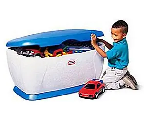 Маленький игрушечный сундук Little Tikes почти идеален. Это довольно большой, как говорится в названии, и это также весело и привлекательно. Размеры этой детали составляют 30.9L x 23.25W x 21.75H. В сундуке будут держаться все большие игрушки вашего ребенка. Он научится быть более организованным, и его комната будет выглядеть чистой и свежей. Кроме того, он всегда будет знать, где искать игрушку, в которой он нуждается. У сундука есть крышка, которая открывается и закрывается. Крышка не прикреплена к сундуку, и для детей в возрасте до 2 лет может быть трудно работать. Маленький игрушечный сундук Little Tikes почти идеален. Это довольно большой, как говорится в названии, и это также весело и привлекательно. Размеры этой детали составляют 30.9L x 23.25W x 21.75H. В сундуке будут держаться все большие игрушки вашего ребенка. Он научится быть более организованным, и его комната будет выглядеть чистой и свежей. Кроме того, он всегда будет знать, где искать игрушку, в которой он нуждается. У сундука есть крышка, которая открывается и закрывается. Крышка не прикреплена к сундуку, и для детей в возрасте до 2 лет может быть трудно работать.