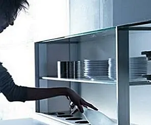 Хорошо оборудованная эргономичная кухня для эффективного использования от Valcucine Хорошо оборудованная эргономичная кухня для эффективного использования от Valcucine