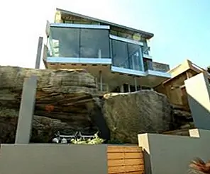Oceanfront House использует современный дизайн для адаптации к ландшафту Oceanfront House использует современный дизайн для адаптации к ландшафту
