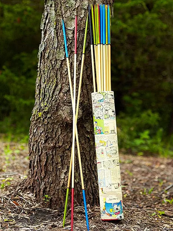Pick Up Sticks - это винтажная игра, в которой мы, вероятно, все играли раз или два, как дети. Но когда вы делаете эти палки гигантскими размерами, игра также приобретает взрослый размер. Вы будете удивлены, как что-то настолько простое может быть так сложно. (через BHG)