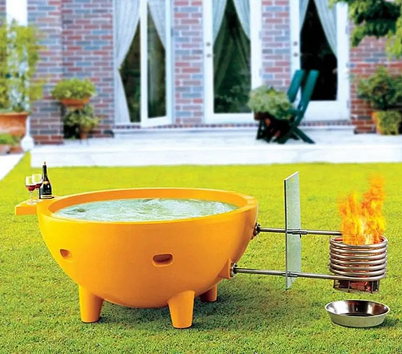Аналогичная система представлена FireHotTub. Как вы можете видеть, его не нужно подключать или подключать к сливу. Его дизайн действительно делает заявление, сочетая старинные шарм с современным талантом и красотой. Наслаждайтесь ярким взглядом и симпатичной и жизнерадостной формой и превратите эту уникальную ванну в фокус для вашего сада или двора.