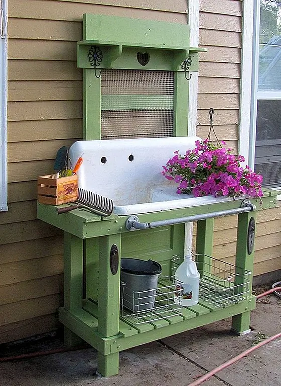 Pretty Potting Tables для весеннего ели вашего дома