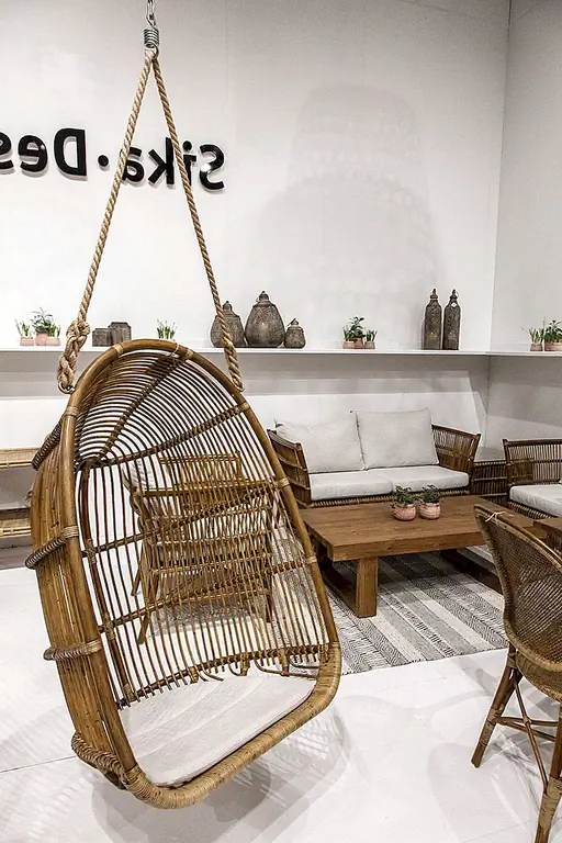 Hanging Egg Chair - это культовая штука, которая вдохновила множество продуктов, в том числе и на этот. Вы могли бы считать это деревенской и менее отполированной версией этого кресла с аналогичным дизайном и очевидными различиями. Для поистине комфортно.