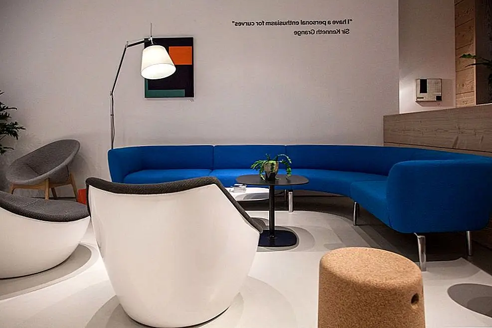 Установите свежую и безмятежную атмосферу с помощью фокусного места Blue Couch