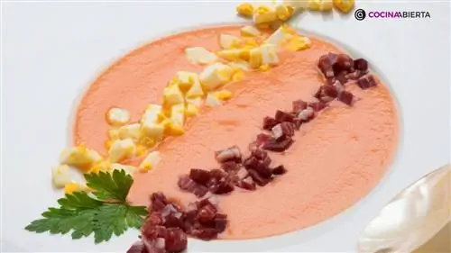Кордован сальморехо с вареным яйцом и ветчиной Кордован сальморехо с вареным яйцом и ветчиной