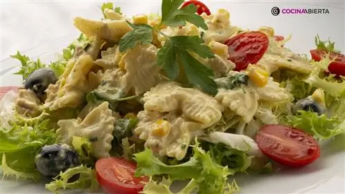 Эскарол, салат из макарон и карри, легкий рецепт от Карлоса Аргиньяно