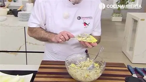 Эндивий с голубым сыром и грецкими орехами