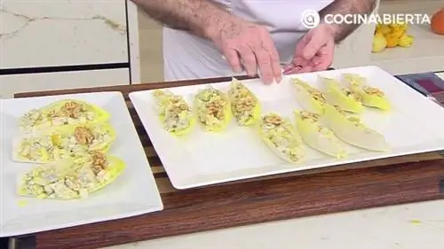 Эндивий с голубым сыром и грецкими орехами