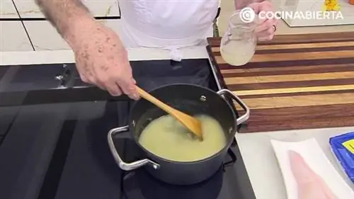 Морской черт с угрями в зеленом соусе