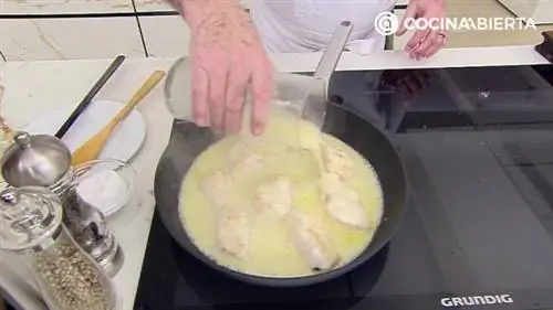 Морской черт с угрями в зеленом соусе