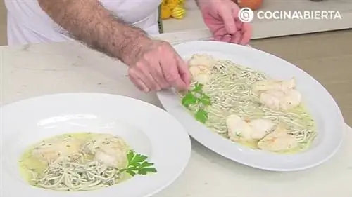 Морской черт с угрями в зеленом соусе