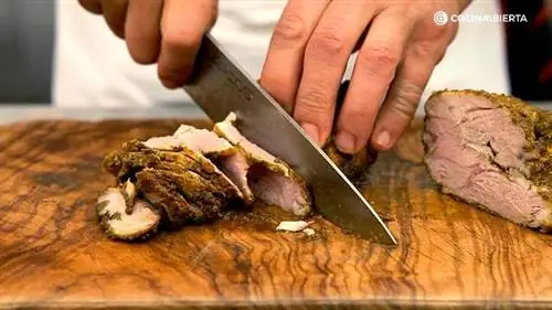 Шаг 5 домашнего шашлыка с соусом из белого йогурта