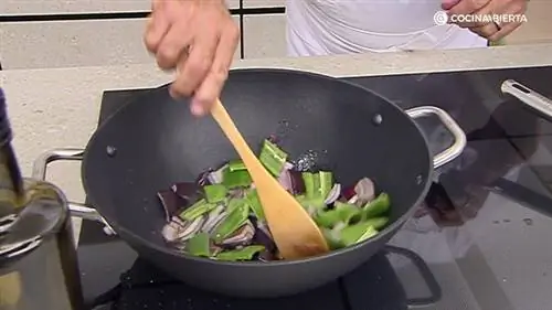 Шаг 3 Жареный осьминог с овощами и нутом Шаг 3 Жареный осьминог с овощами и нутом