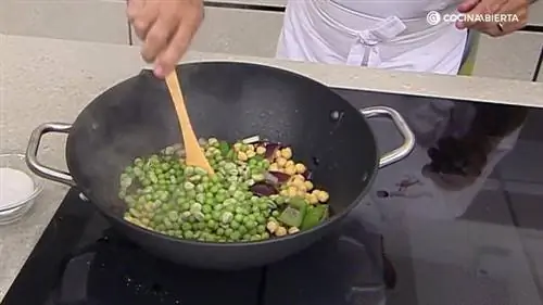 Шаг 4 Жареный осьминог с овощами и нутом Шаг 4 Жареный осьминог с овощами и нутом