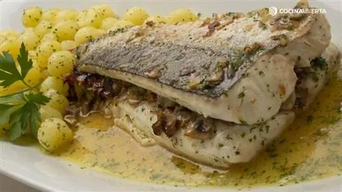 Хвост хека, фаршированный кавой, от Карлоса Аргиньяно Хвост хека, фаршированный кавой, от Карлоса Аргиньяно
