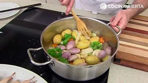 Перепелка с картофелем и маринованным луком-шалотом